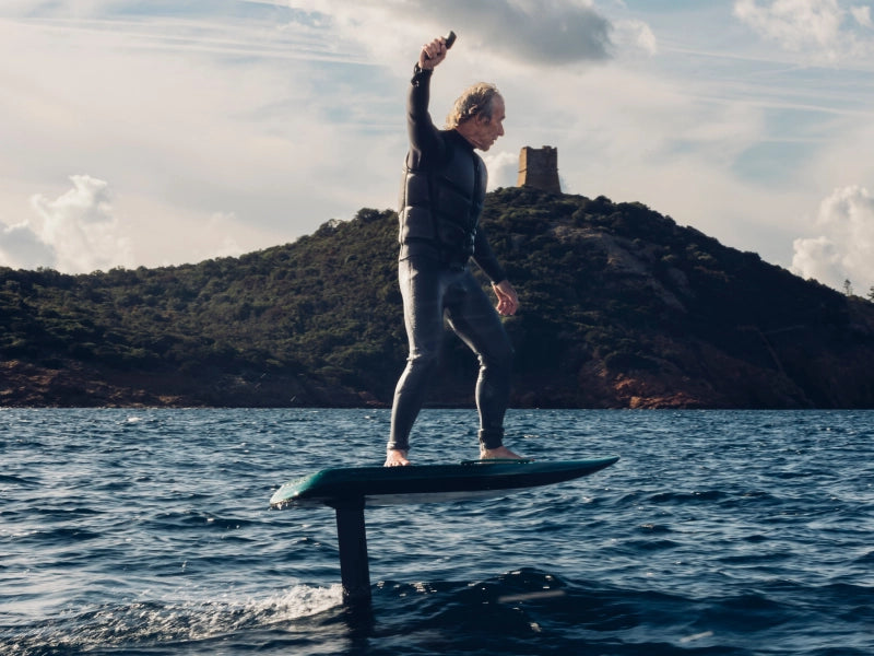 Fliteboard PRO carving through a manoeuvre